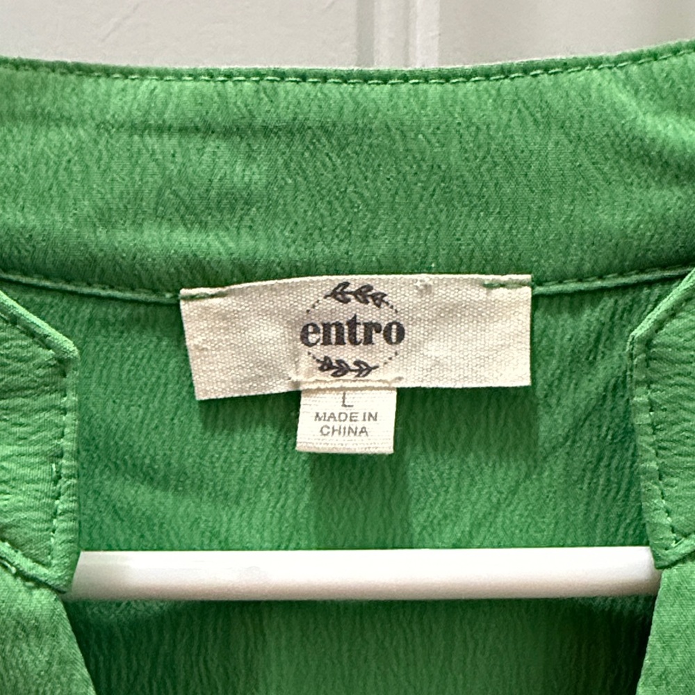 entro Large Women’s Bright Green Tiered Puff-Sleeve Dress - Picture 2 of 5